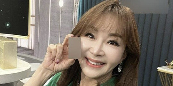 Nu MC bi cam song vi xuc pham nghe si hai da khuat