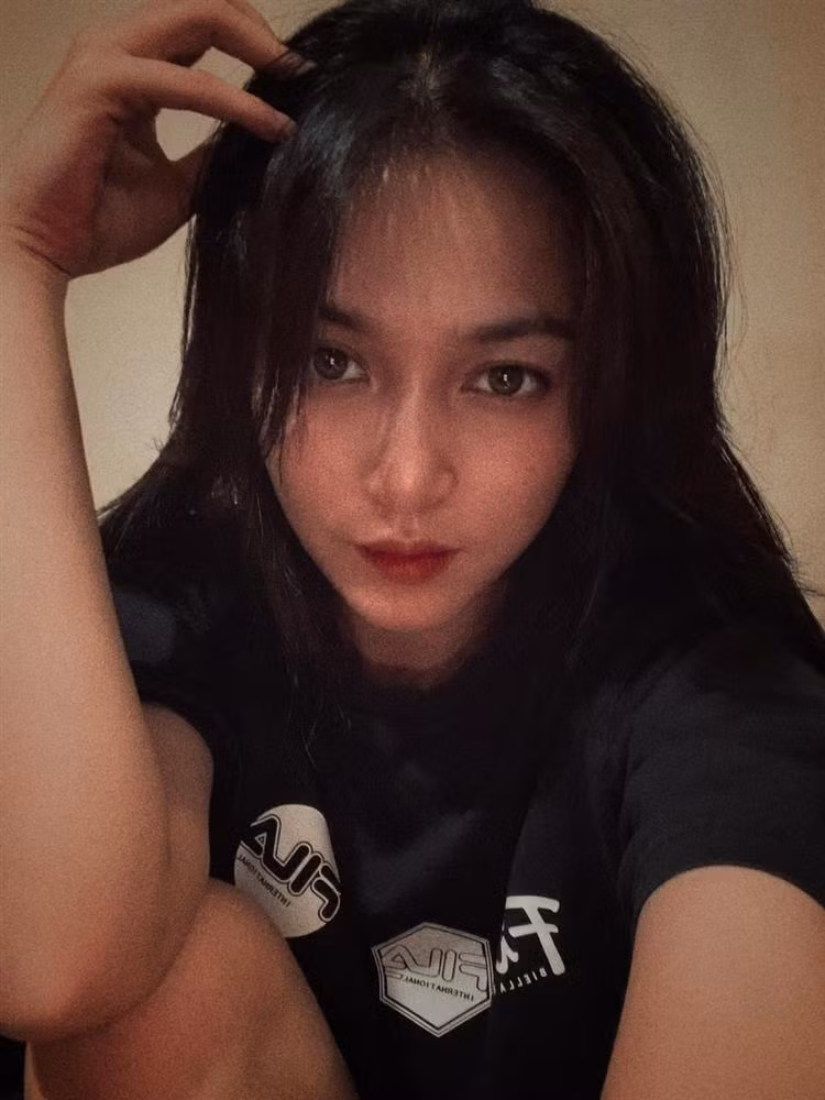 Nhung Kate ít chia sẻ đời tư trên mạng xã hội. Cô sống đơn giản, lan tỏa năng lượng tích cực, tập trung phát triển bản thân. "Với tôi, chỉ cần ngày hôm nay tôi thắng được mình của ngày hôm qua đã là thành công", cô từng cho biết (Ảnh: Facebook nhân vật).