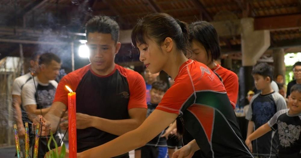 ính đến hiện tại, Nhung Kate và Johnny Trí Nguyễn đã bên nhau 10 năm. Thời gian tạm rời xa màn ảnh Việt, nữ diễn viên 8X chú tâm hỗ trợ bạn trai quản lý võ đường.