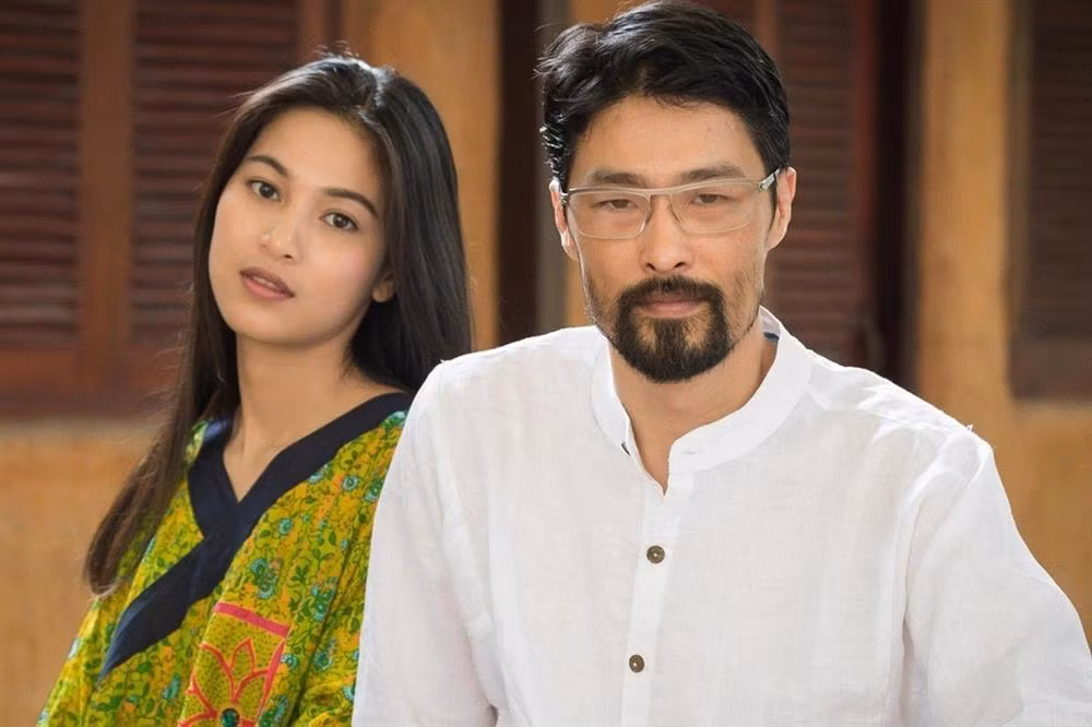 Cuộc sống của Nhung Kate và bạn trai thoải mái, tự do, không áp lực chuyện kiếm tiền. Johnny Trí Nguyễn từng hé lộ 2 người không đặt nặng chuyện đồng điệu trong tình yêu vì "ai thích làm gì thì làm". Thi thoảng, cặp đôi cùng đi phượt, rong ruổi qua các cung đường tại Việt Nam và nhiều nước châu Á.