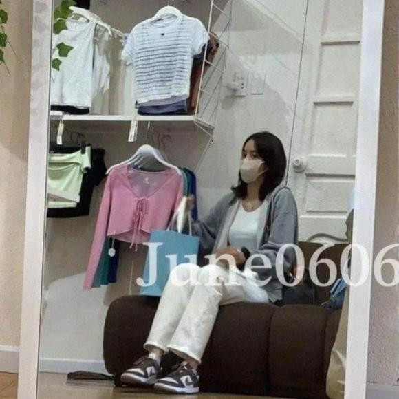 Xon xao loat anh Lisa (BLACKPINK) di mua sam o Viet Nam-Hinh-2