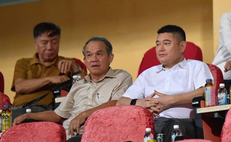 Bau Thuy - Bau Duc bat tay: Nguoi thang hoa, nguoi kho chong chat