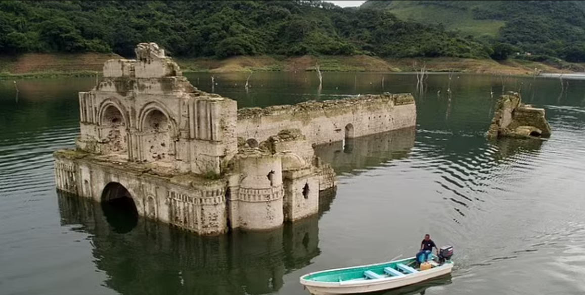 Hạn hán khiến hồ nước khô cạn, lộ công trình gần 500 năm tuổi - Hình 3 Han han khien ho nuoc kho can, lo cong trinh gan 500 nam tuoi-Hinh-3