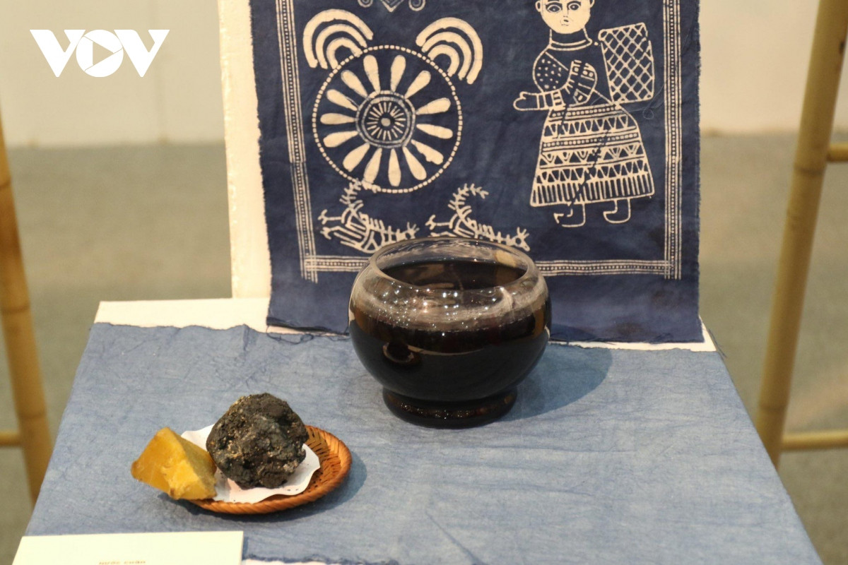 Nguyên liệu để vẽ sáp ong