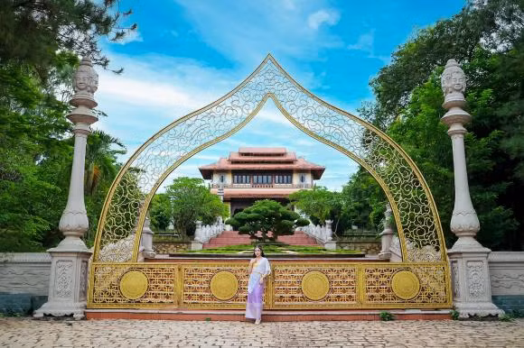 Chua Buu Long nam trong 10 cong trinh Phat Giao co thiet ke dep nhat-Hinh-3