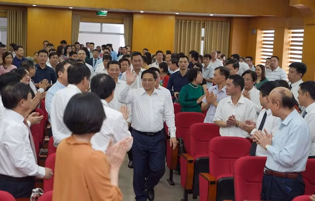 Xay dung doi ngu nhung nguoi lam bao nhan van, chuyen nghiep, vi nhan dan phuc vu