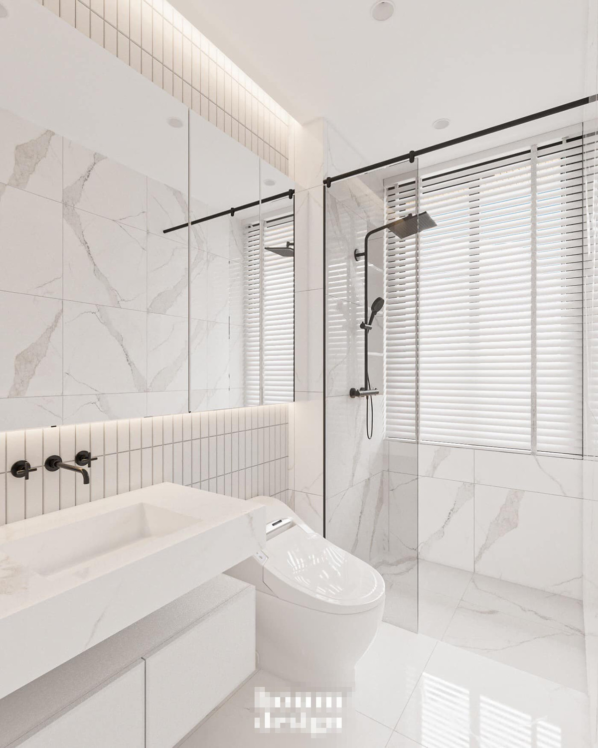 Phòng tắm tiện nghi, ốp đá trắng và sử dụng tường kính lấy sáng.