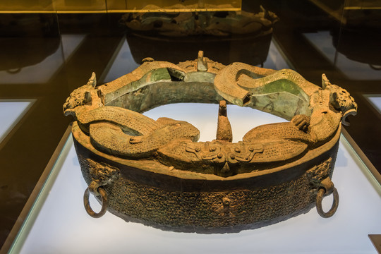 Bảo vật có "rồng chầu hổ phục", công nghệ hiện đại không thể làm giả Bao vat co