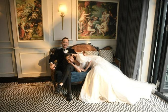 Mình không thể mang lại điều hạnh phúc nhất cho vợ thì sẽ cố gắng làm những điều tốt nhất, xứng đáng là để cô ấy được mặc váy cưới. Tôi cũng qua cái tuổi phải làm những điều màu mè để gây chú ý với truyền thông nên sẽ chỉ làm đơn giản, bình dị với số lượng khách mời hạn chế", Tùng Dương chia sẻ.