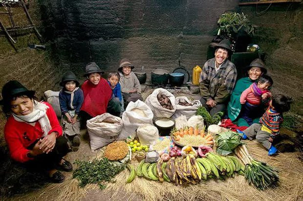 Bộ ảnh độc đáo về bữa ăn của các gia đình khắp thế giới - Hình 11 Bo anh doc dao ve bua an cua cac gia dinh khap the gioi-Hinh-11