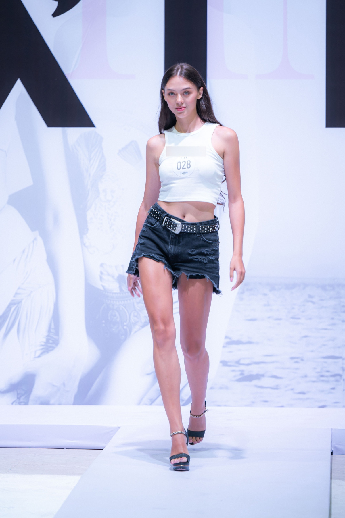 Vo Tay cua Bui Tien Dung khoe voc dang sau 3 thang sinh con