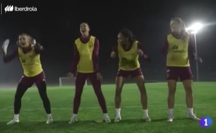 Doi thu cua tuyen nu Viet Nam bi CDV doi truc xuat khoi World Cup