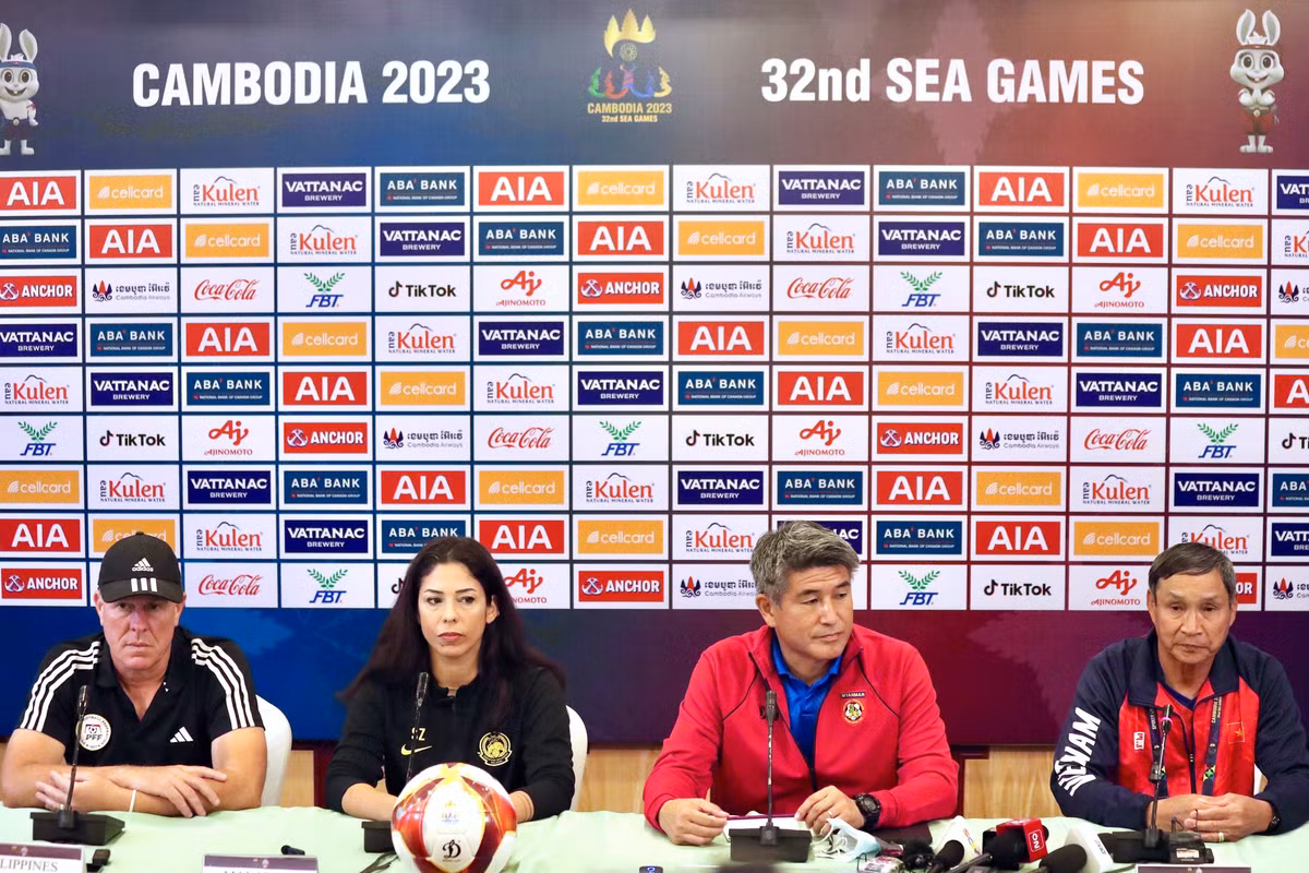 HLV tuyen Malaysia tuyen bo chan dung doi nu Viet Nam-Hinh-2