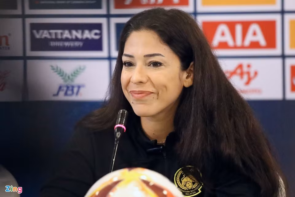 HLV tuyen Malaysia tuyen bo chan dung doi nu Viet Nam