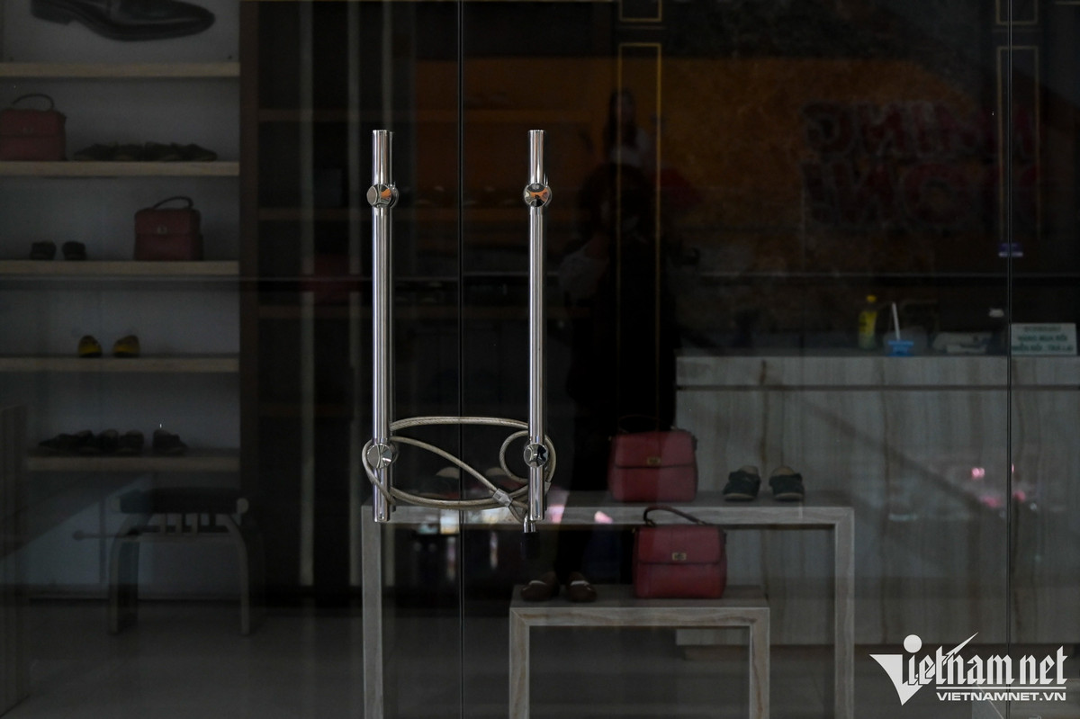 Nhung TTTM noi tieng Ha Noi trong canh hoang lanh-Hinh-7