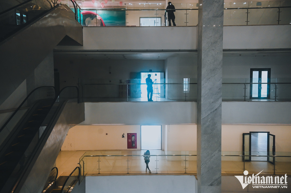 Nhung TTTM noi tieng Ha Noi trong canh hoang lanh-Hinh-20