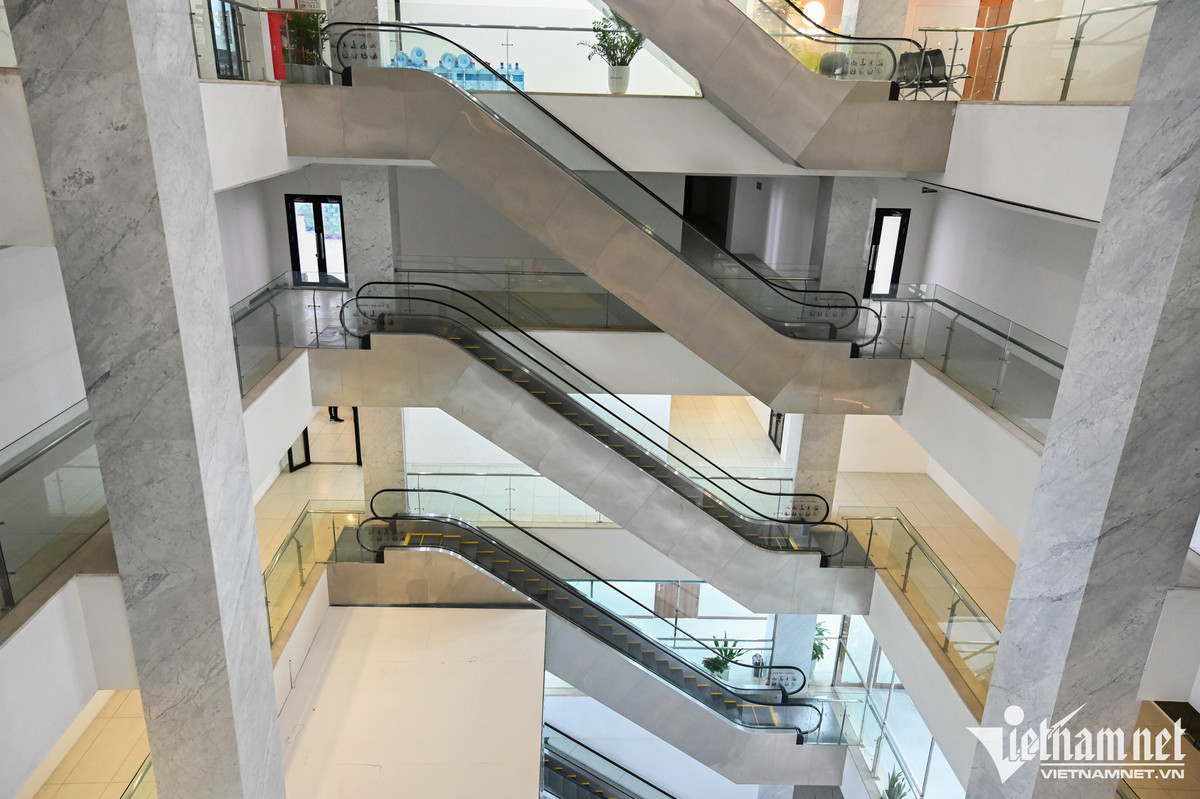 Nhung TTTM noi tieng Ha Noi trong canh hoang lanh-Hinh-16