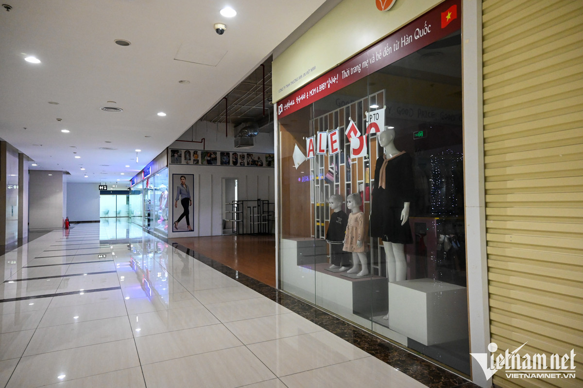 Nhung TTTM noi tieng Ha Noi trong canh hoang lanh-Hinh-4