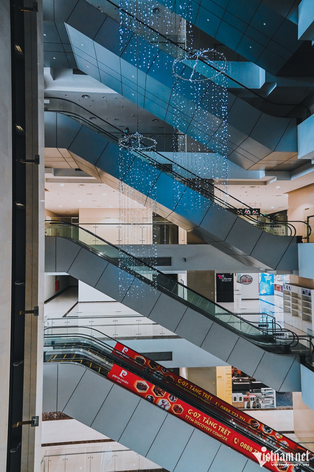 Nhung TTTM noi tieng Ha Noi trong canh hoang lanh-Hinh-9