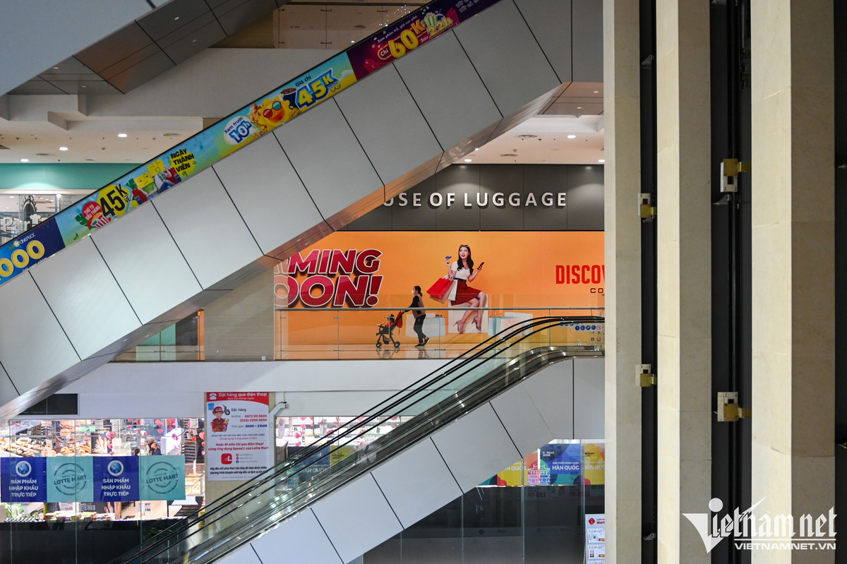 Nhung TTTM noi tieng Ha Noi trong canh hoang lanh