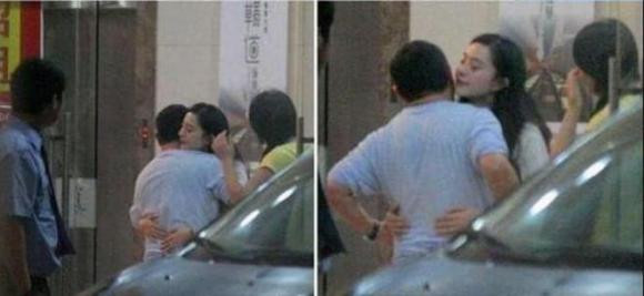 Sau một bữa tiệc, Phạm Băng Băng chia tay Tăng Chí Vỹ. Cô chủ động tiến đến ôm Tăng Chí Vỹ, nhưng tình cờ cảnh này lại bị chụp lại.