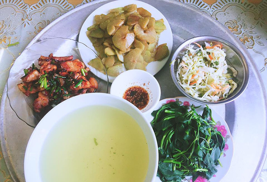 Mam com 1 mon rau, 1 mon man, chi dau di cho het 100.000 dong