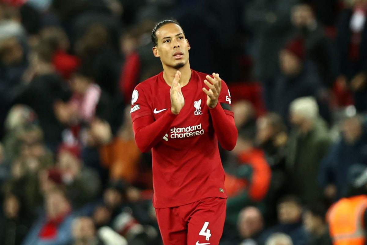 8. Virgil van Dijk (Southampton đến Liverpool năm 2018, 75 triệu bảng).