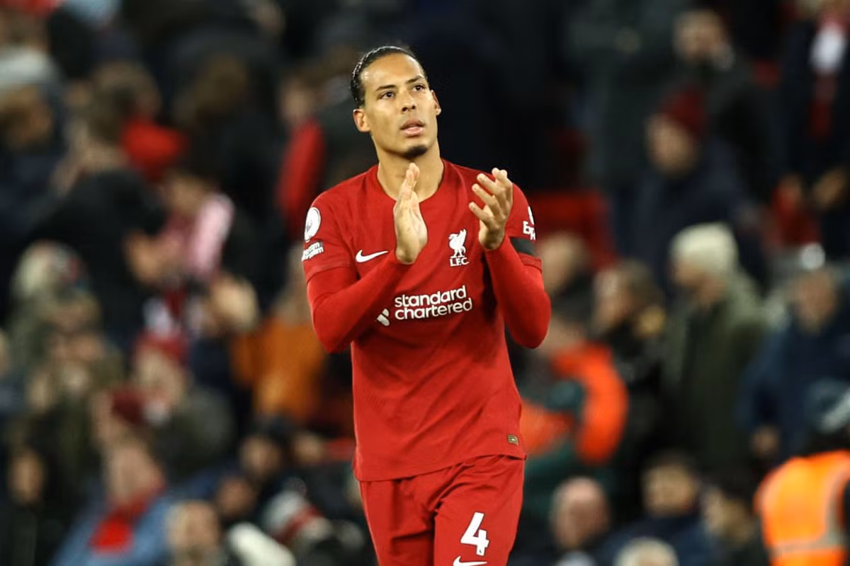 8. Virgil van Dijk (Southampton đến Liverpool năm 2018, 75 triệu bảng).