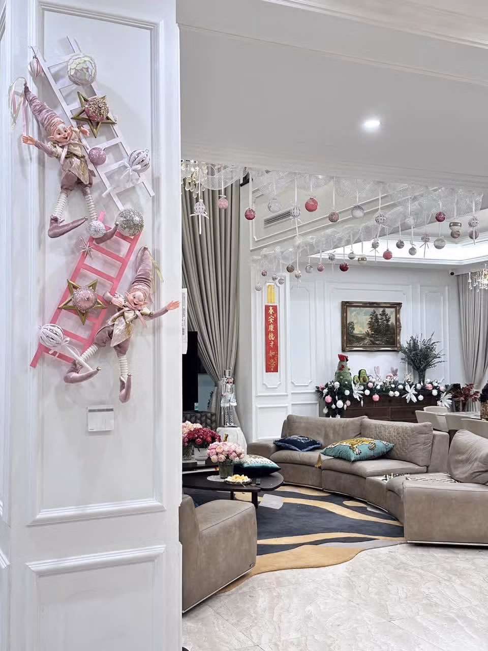 Ngoi nha o Ha Noi duoc trang tri lung linh sac mau Giang sinh-Hinh-2