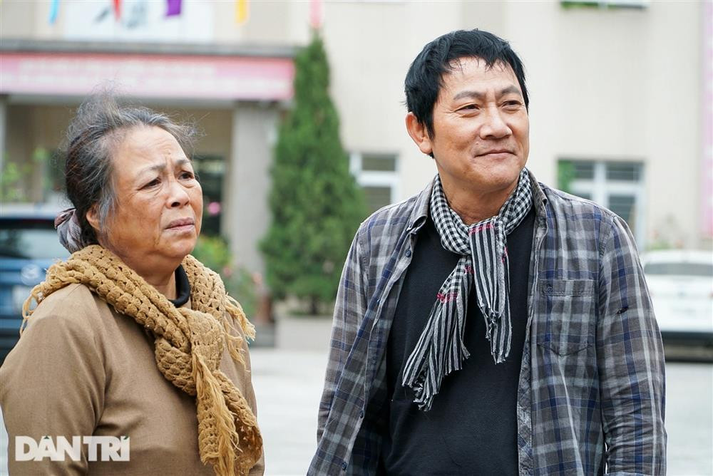 Hoang Hai cho NSUT Thanh Quy tren xe may ca tang-Hinh-3