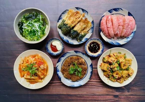 Khi an com ma lam viec nay thi khong duoc dung buoi trang mieng