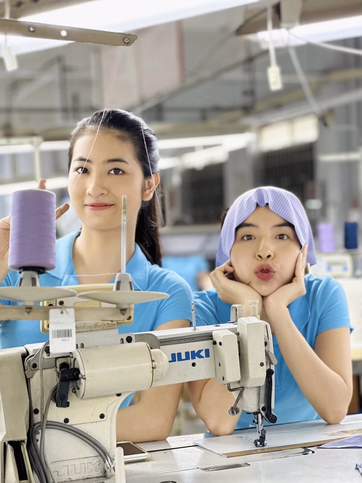 Trên phim, nhân vật Hoài luôn bị đồng nghiệp đố kỵ, hiểu lầm nhưng ở hậu trường, họ rất vui vẻ.