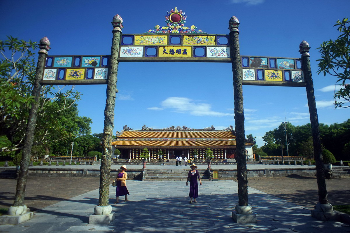 Thời Nguyễn, cả 1.000 người lo ăn uống cho vua Thoi Nguyen, ca 1.000 nguoi lo an uong cho vua