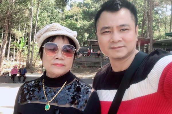 Me ruot kin tieng cua NSND Tu Long: Hat hay hon ca con trai