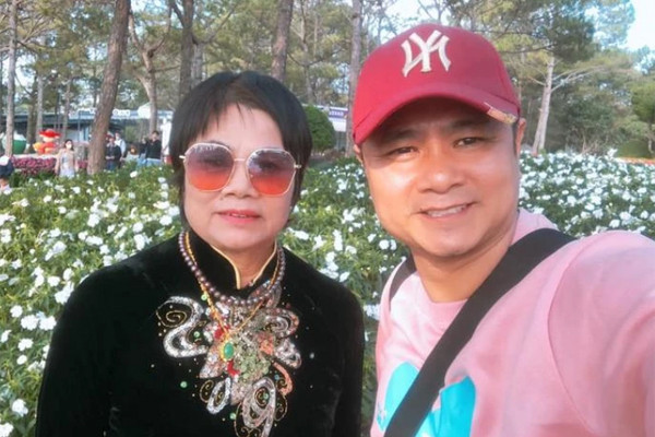 Me ruot kin tieng cua NSND Tu Long: Hat hay hon ca con trai-Hinh-2