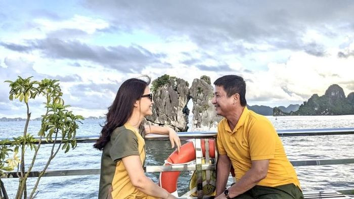 Cả Ý Lan và nghệ sỹ Chí Trung đều cảm thấy cuộc sống chuyển biến theo hướng tích cực kể từ khi bắt đầu mối quan hệ này cách đây 4 năm. Trong mắt Chí Trung, bạn gái là người xinh đẹp, tốt bụng, giỏi giang.