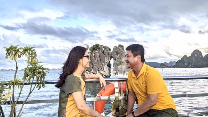 Cả Ý Lan và nghệ sỹ Chí Trung đều cảm thấy cuộc sống chuyển biến theo hướng tích cực kể từ khi bắt đầu mối quan hệ này cách đây 4 năm. Trong mắt Chí Trung, bạn gái là người xinh đẹp, tốt bụng, giỏi giang.