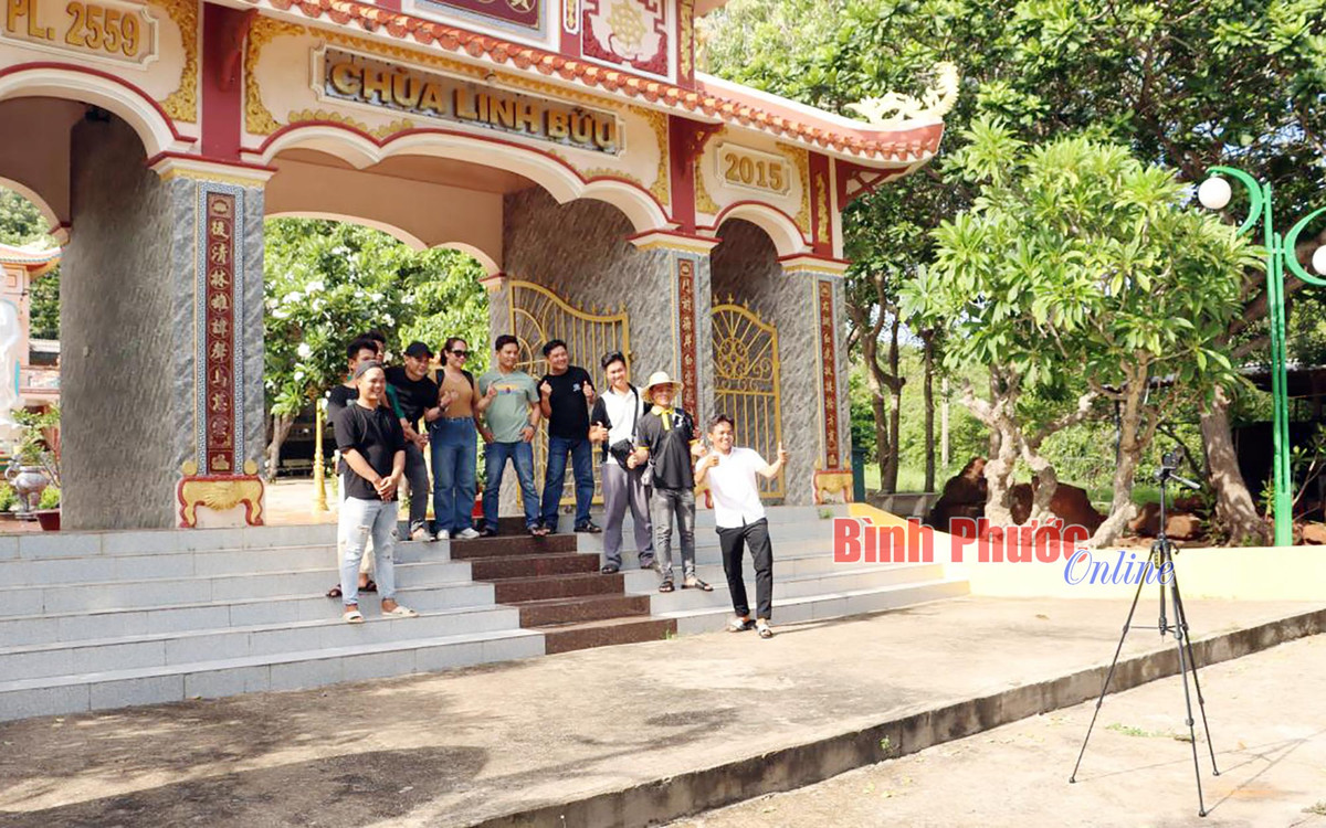 Ngoài khám phá thiên nhiên hoang sơ, du khách có thể tham quan, trải nghiệm, “check in” nhiều di tích lịch sử tuyệt đẹp khác như các cơ sở thờ tự, tín ngưỡng