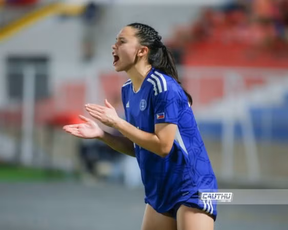 Ngôi sao người Philippines được chú ý ở trận ra quân SEA Games 32 trước đội tuyển nữ Myanmar khi vừa có ngoại hình "đốn tim" và lối chơi đầy năng lượng.