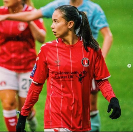 ara Eggesvik sinh ra ở Bodo, có bố là người Na Uy và mẹ là người Philippines.