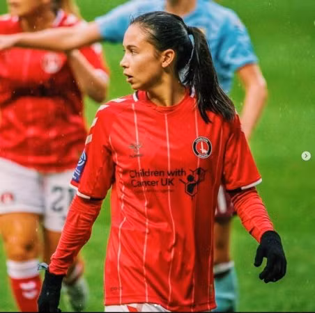 Sara Eggesvik sinh ra ở Bodo, có bố là người Na Uy và mẹ là người Philippines.