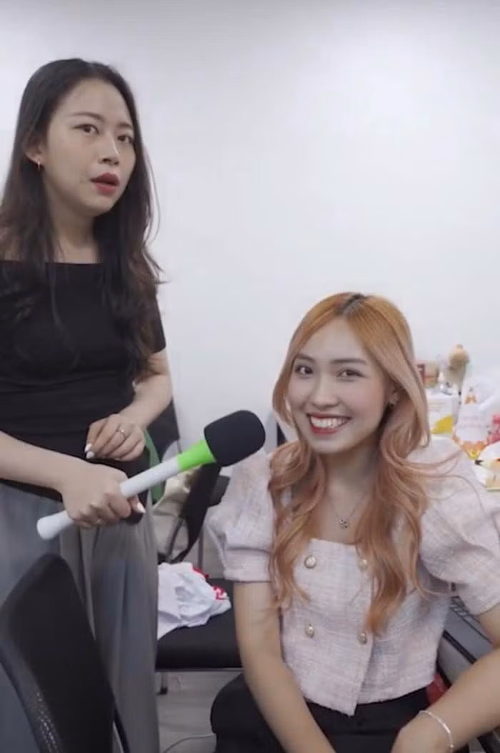 Dan gai xinh Schannel thi nhau 