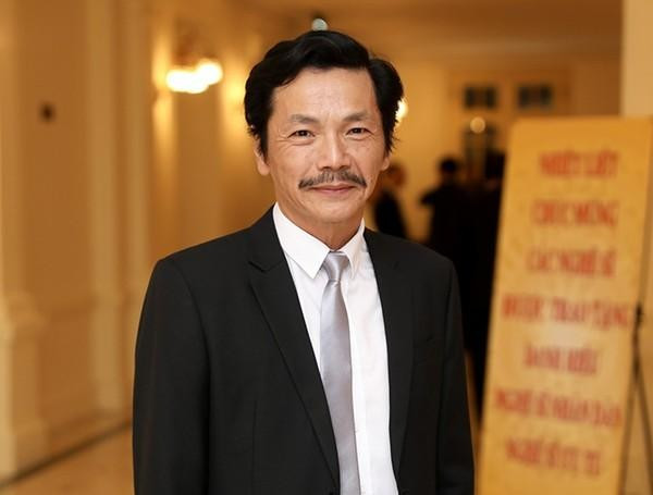 NSND Trung Anh, Lan Huong noi gi ve viec khan gia khen che?