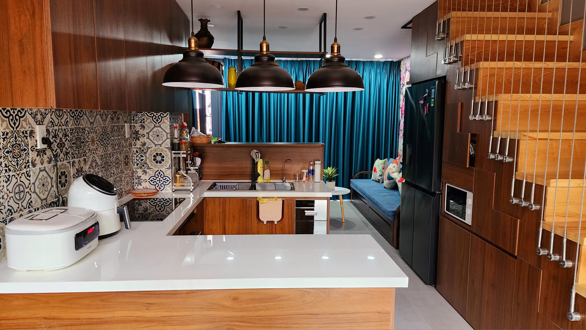 Ngoi nha dung gach banh u thong gio, doc dao va mat me-Hinh-10