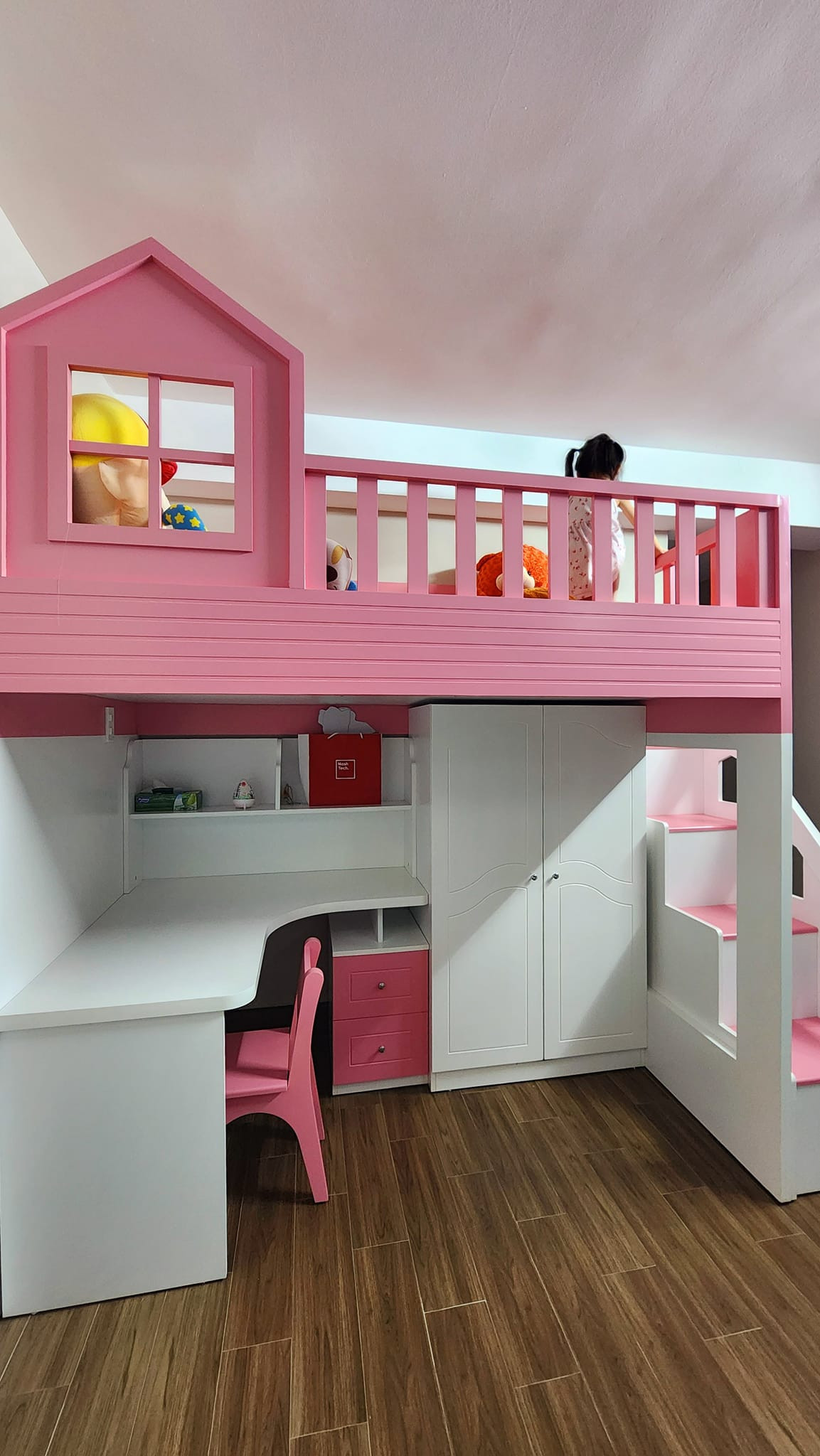 Ngoi nha dung gach banh u thong gio, doc dao va mat me-Hinh-15