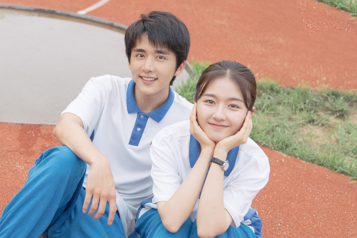 Mối quan hệ tình cảm của Trương Tân Thành - Lý Lan Địch nhận được sự quan tâm. Họ bị nghi vấn hẹn hò từ năm 2018 và lộ nhiều bằng chứng như du lịch cùng địa điểm, thời gian hoặc mặc trang phục đôi. Mới đây, Trương Tân Thành - Lý Lan Địch bị bắt gặp cùng đến Thái Lan. Tuy nhiên, hai diễn viên trẻ không thừa nhận chuyện yêu đương dù được khán giả ủng hộ.