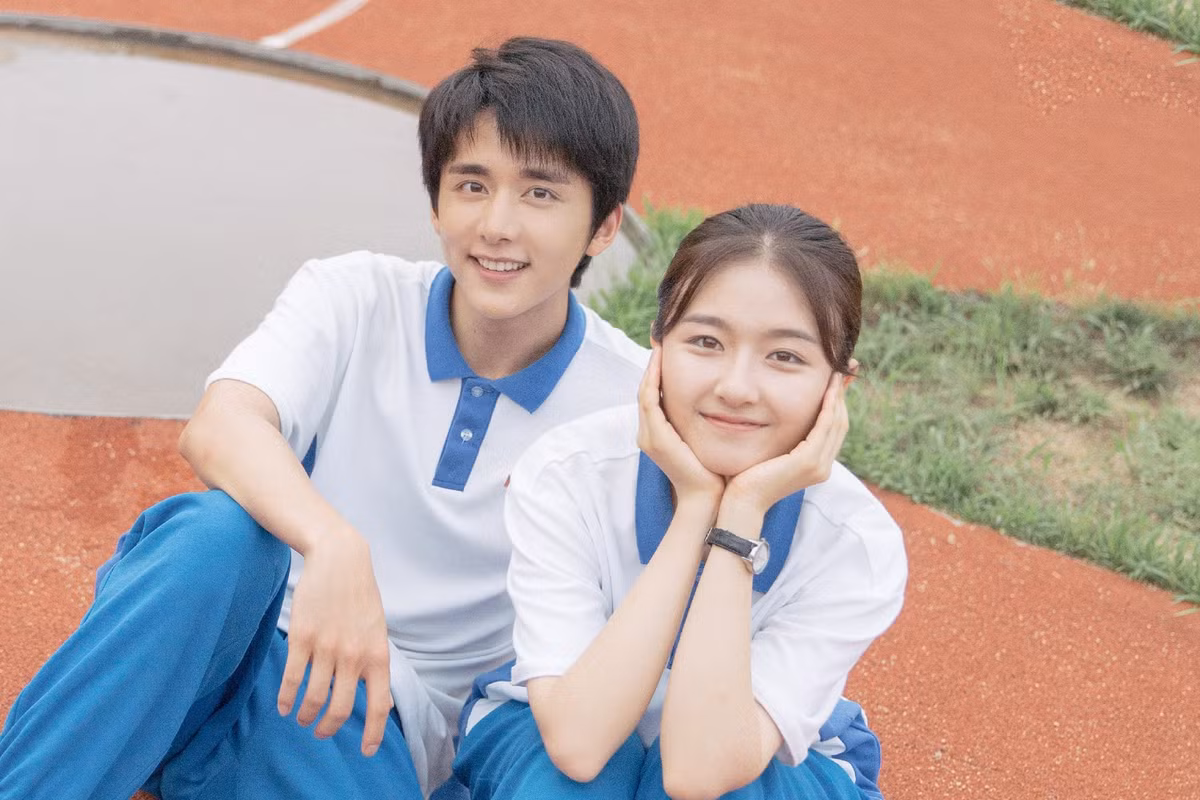 Mối quan hệ tình cảm của Trương Tân Thành - Lý Lan Địch nhận được sự quan tâm. Họ bị nghi vấn hẹn hò từ năm 2018 và lộ nhiều bằng chứng như du lịch cùng địa điểm, thời gian hoặc mặc trang phục đôi. Mới đây, Trương Tân Thành - Lý Lan Địch bị bắt gặp cùng đến Thái Lan. Tuy nhiên, hai diễn viên trẻ không thừa nhận chuyện yêu đương dù được khán giả ủng hộ.