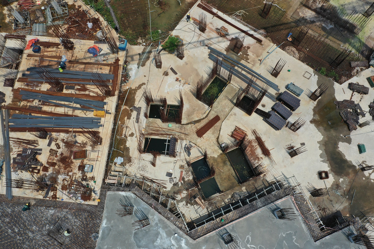 Hiện tại công trình đã hoàn thành đóng nắp hầm zone 1 và 1.300 m2 sàn zone 2. Dù vậy, trên nhiều trang rao vặt bất động sản, các căn hộ 2 phòng ngủ tại đây đã được chào bán với giá từ 2,2 tỷ đồng, một phần hưởng lợi nhờ vị trí cạnh ga Metro số 1.