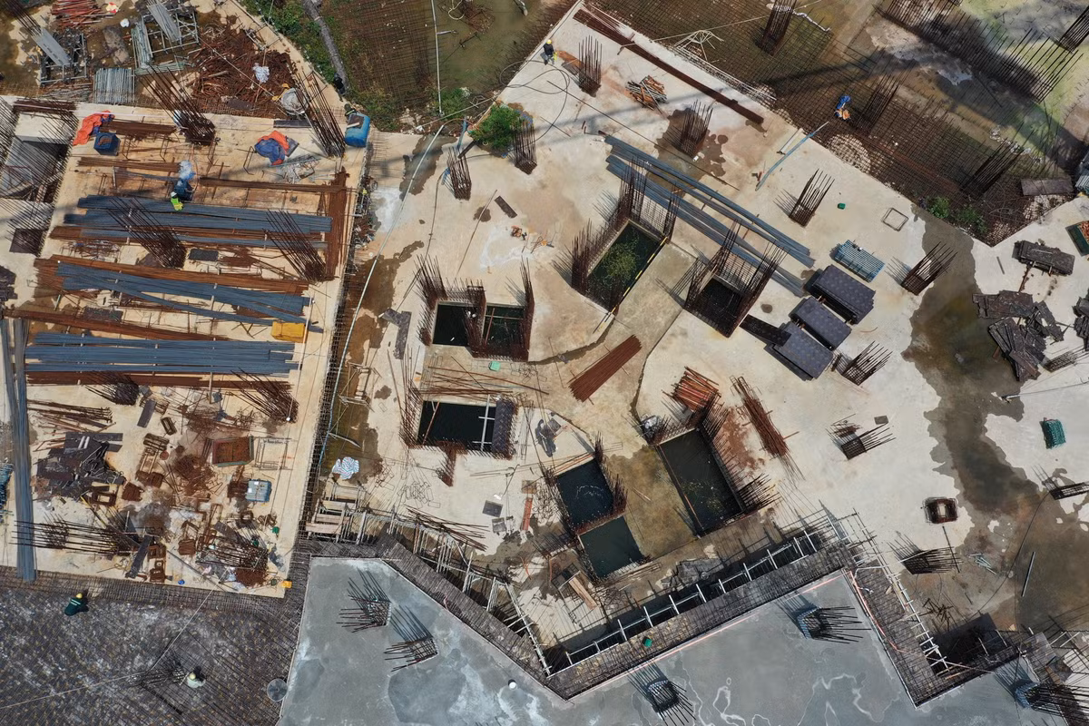 Hiện tại công trình đã hoàn thành đóng nắp hầm zone 1 và 1.300 m2 sàn zone 2. Dù vậy, trên nhiều trang rao vặt bất động sản, các căn hộ 2 phòng ngủ tại đây đã được chào bán với giá từ 2,2 tỷ đồng, một phần hưởng lợi nhờ vị trí cạnh ga Metro số 1.