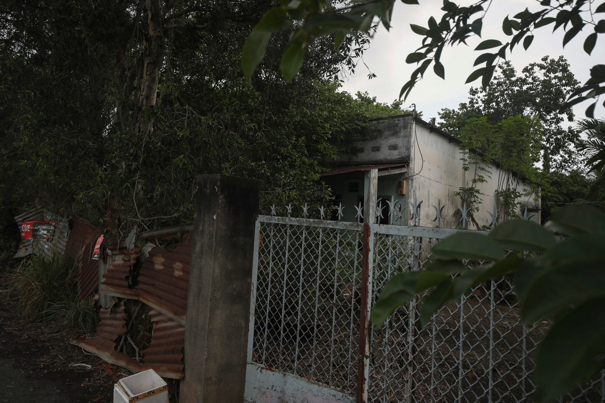 Đoạn đường này từng được dự kiến hoàn thành vào năm 2020. Nhưng đến nay, công trường vẫn trong tình trạng ngổn ngang do chưa giải phóng được mặt bằng. Một trong những nguyên nhân dự án đình trệ do chưa thống nhất quỹ đất thanh toán cho nhà đầu tư.